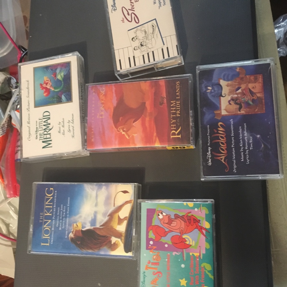 🎠COPY - 7 Vintage Disney Music Cassettes - 406 $35 or $30 w/offer